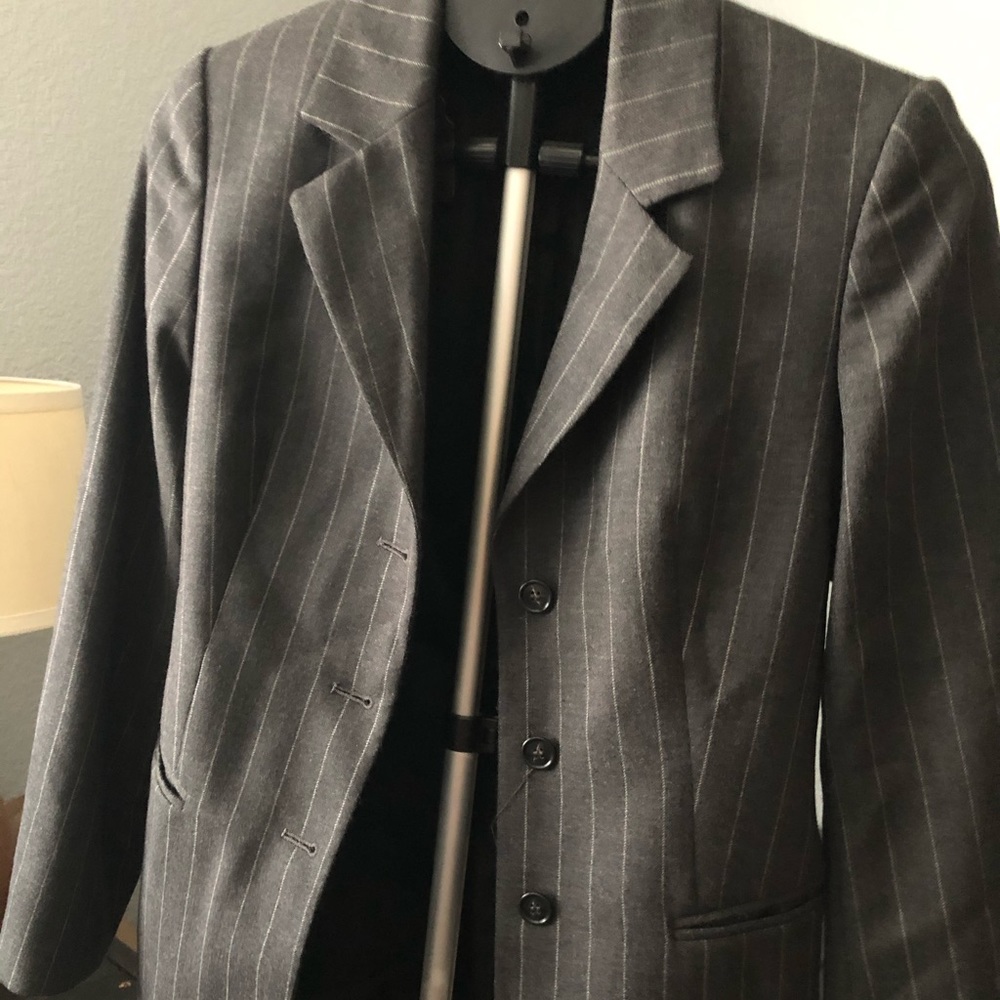3 women’s blazers. Size 38, great condition